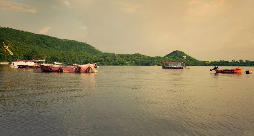 Udai Sagar Lake, Udaipur, Rajasthan - Vushii.com Udai Sagar Lake, Udaipur, Rajasthan - Vushii.com